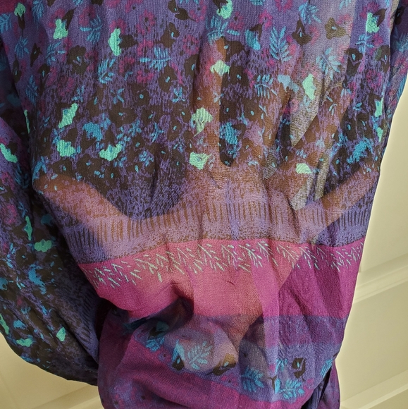 Flounce Silk sleeveless blouse - Picture 2 of 8